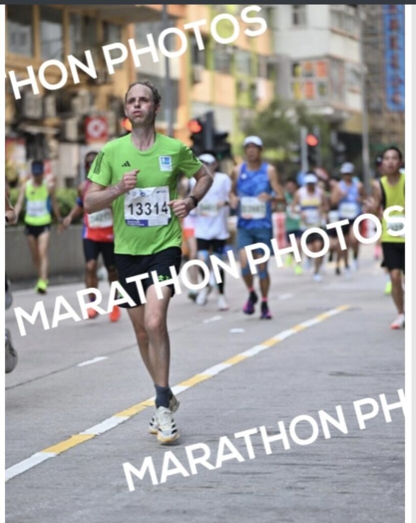 Rob Lilwall running the 2026 Standard Chartered Hong Kong Marathon